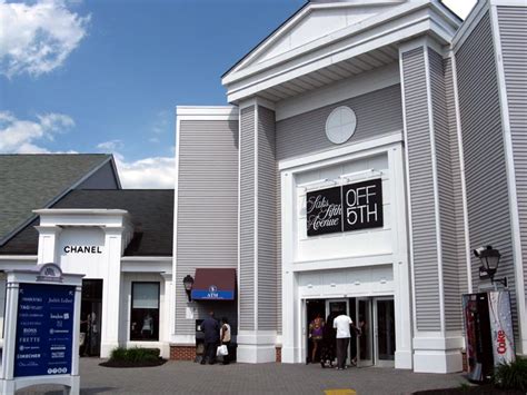 saks off fifth woodbury commons